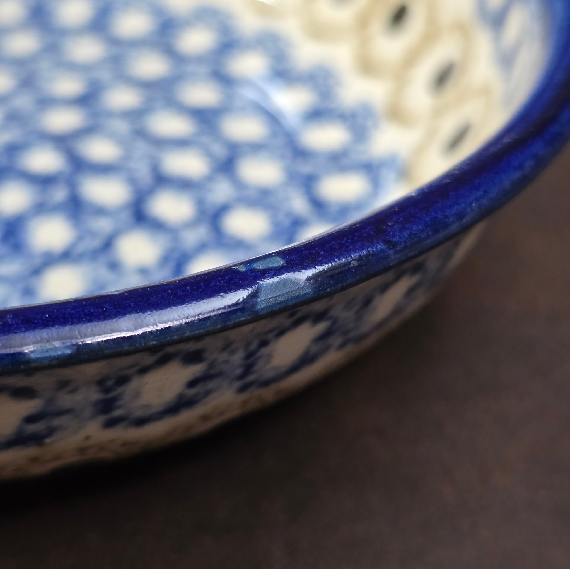 Bunzlauer Keramikschale aus den 1970er Jahren mit blauem Schwämmeldekor, runde Form, 18 cm Durchmesser, Vintage-Küchenkeramik
