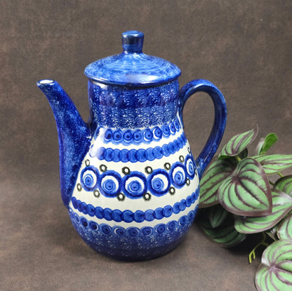 Bunzlauer Schwämmeldekor-Kanne 1970er, Ceramika Artystyczna, 1L, Blau-Weiß, handbemalt, polnische Keramik im sehr guten Vintagezustand.
