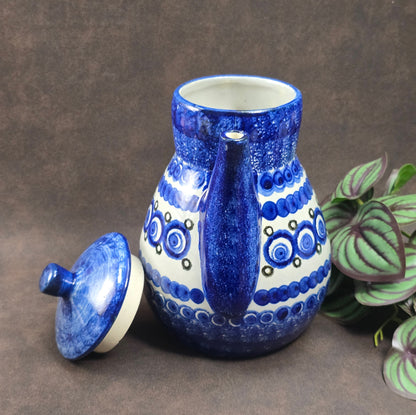 Bunzlauer Schwämmeldekor-Kanne 1970er, Ceramika Artystyczna, 1L, Blau-Weiß, handbemalt, polnische Keramik im sehr guten Vintagezustand.
