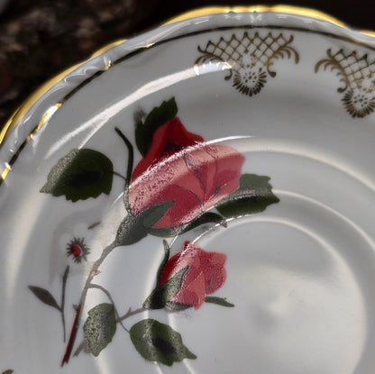 Romantisches Vintage-Gedeck von Chodziez, Polen, ca. 1970–80er. Mit Rosen- & Golddekor – 3-teilig, sehr gut erhalten. Ideal für Sammler:innen & Retro-Küchen!