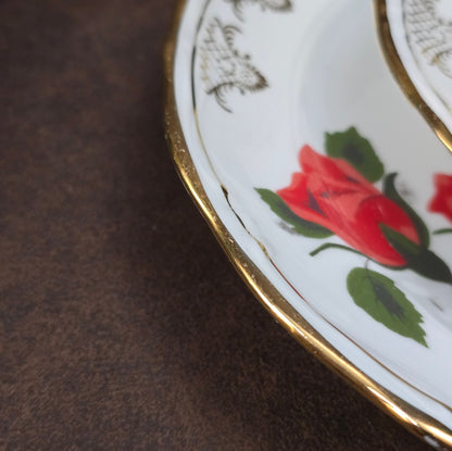 Romantisches Vintage-Gedeck von Chodziez, Polen, ca. 1970–80er. Mit Rosen- & Golddekor – 3-teilig, sehr gut erhalten. Ideal für Sammler:innen & Retro-Küchen!