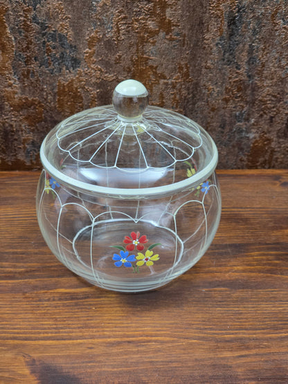 Dekorative Mid-Century Glasbonboniere mit handgemalten Blumen, Deckel und klarer Form, böhmische Vintage Glasdose zur stilvollen Aufbewahrung.