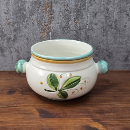 Bauchige Majolika-Schale aus Deruta/Italien, handbemalt mit floraler Reliefdekoration, Ø 16 cm, H 11,5 cm, sehr guter Vintagezustand.