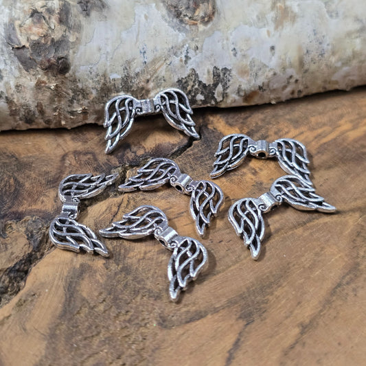 Detailreiche Engelsflügel-Perlen in antikem Silber, 19mm, im 6er Set für Schmuckdesign.