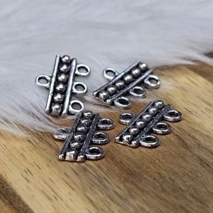 4 Ethno-Style Multiverbinder im antik silberfarbenen Look. Perfekt für Ketten, Armbänder & Ohrschmuck. Vielseitig, vintage & kreativ!