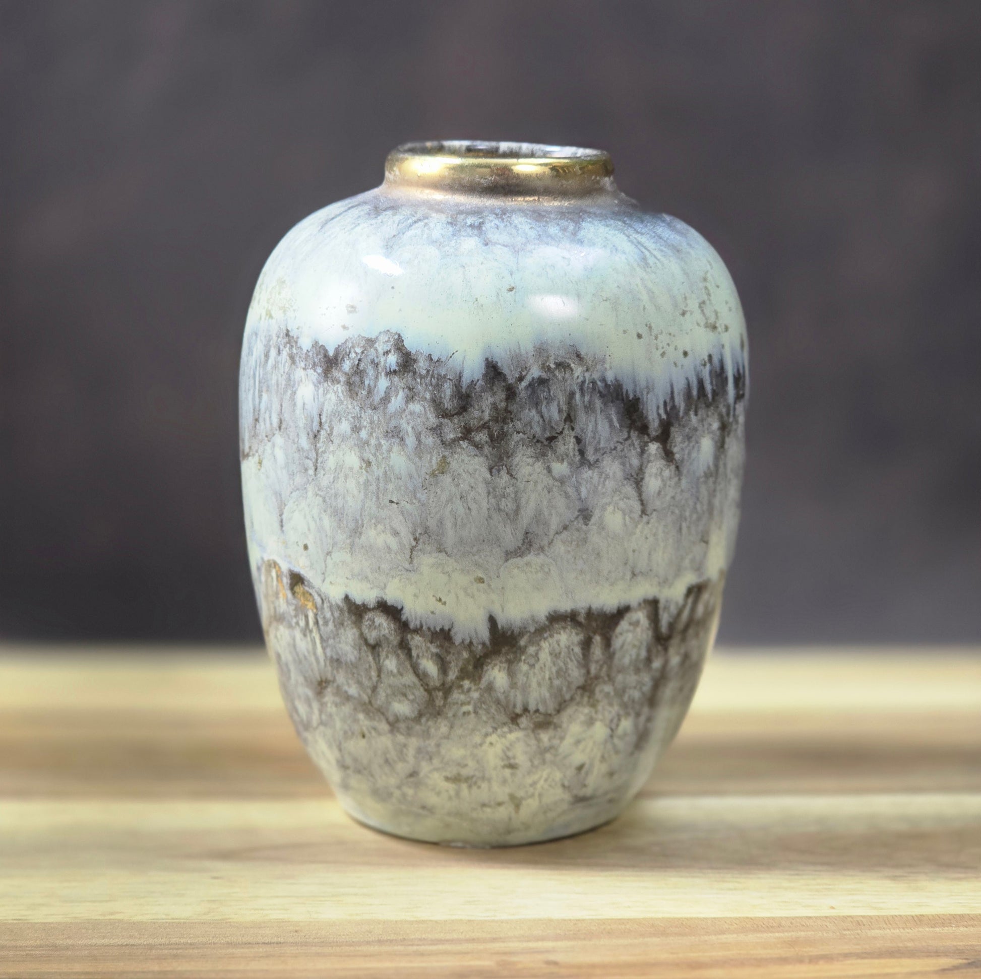 Vintage Fat Lava Vase 12 cm, creme-braune Glasur mit Goldrand, 1970er Jahre deutsche Keramik, dekoratives Sammlerstück.