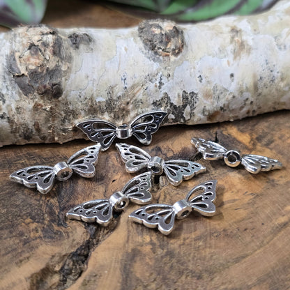 Filigrane Schmetterlingsflügel-Perlen 22mm in antik Silber, 6 Stück – ideal für DIY-Schmuck und Schutzengel.