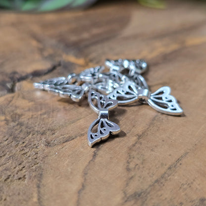 Filigrane Schmetterlingsflügel-Perlen 22mm in antik Silber, 6 Stück – ideal für DIY-Schmuck und Schutzengel.