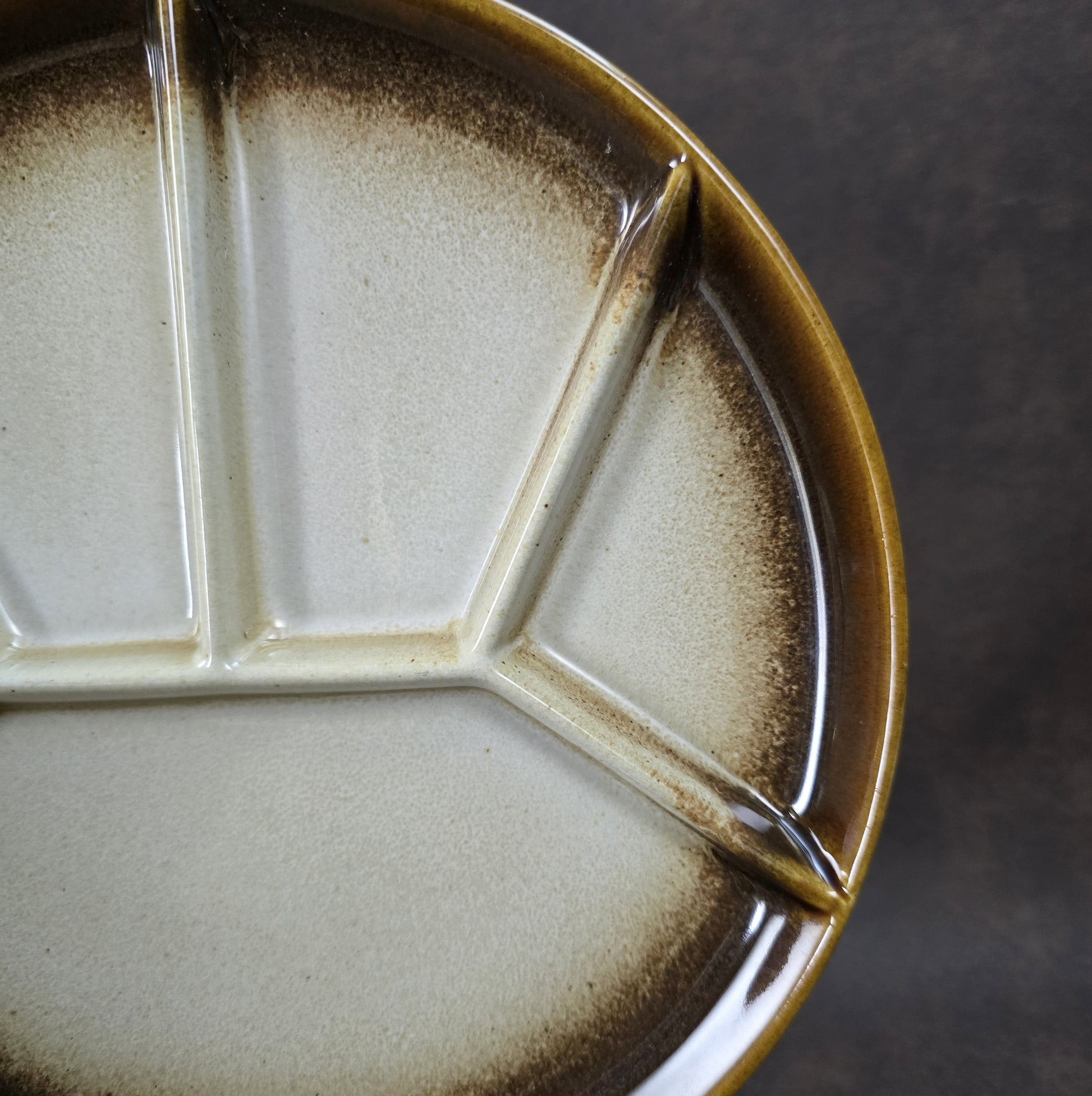 Sechsteiliger GERZ Fondueteller-Satz aus den 1970er Jahren in braun-beiger Glasur, 20 cm, Vintage W. Germany Keramik.