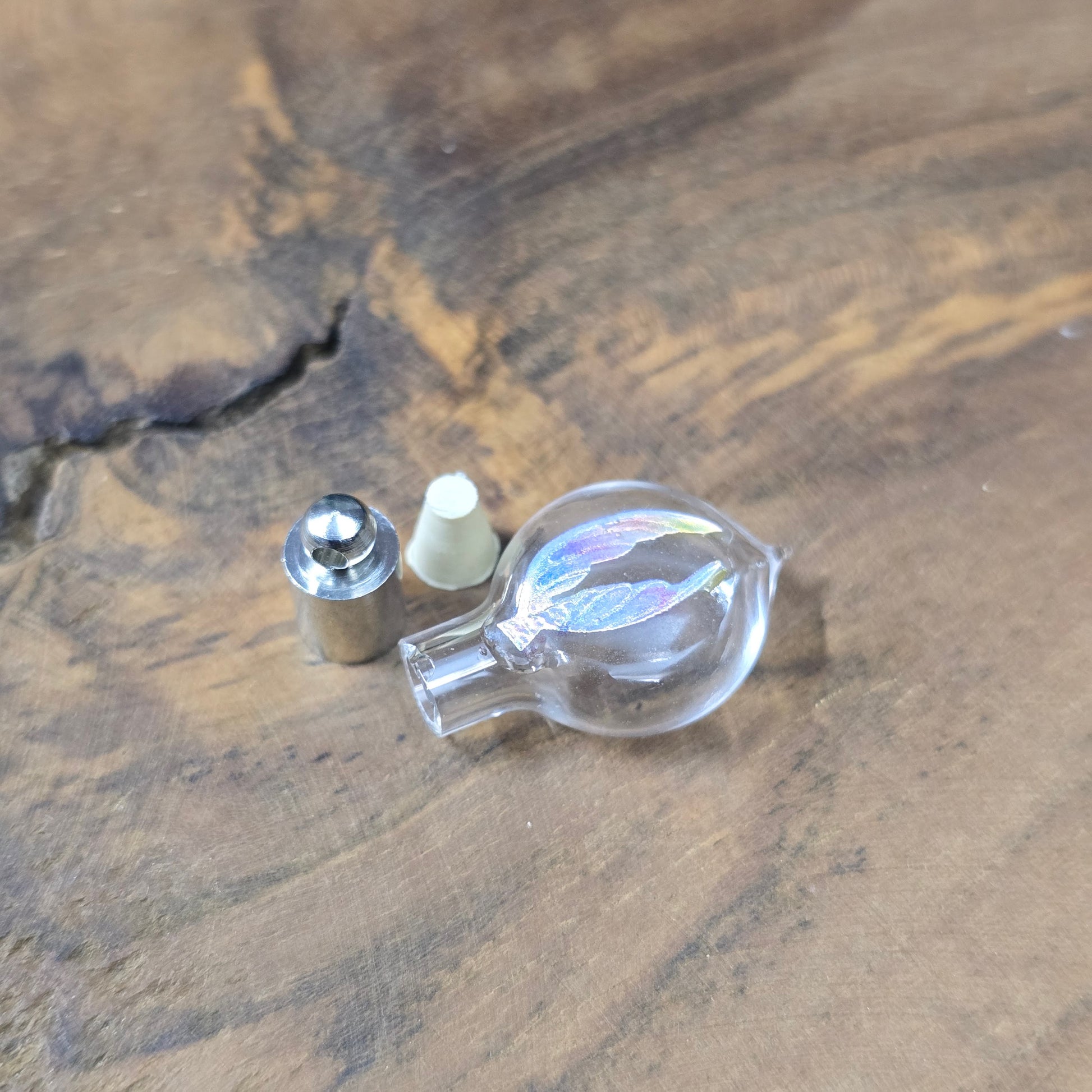Glasphiole 21 mm im Schwanzflossen-Design, 3-teilig, Glasflasche mit Kappe zum Befüllen – ideal für DIY-Schmuckanhänger oder Bastelarbeiten.