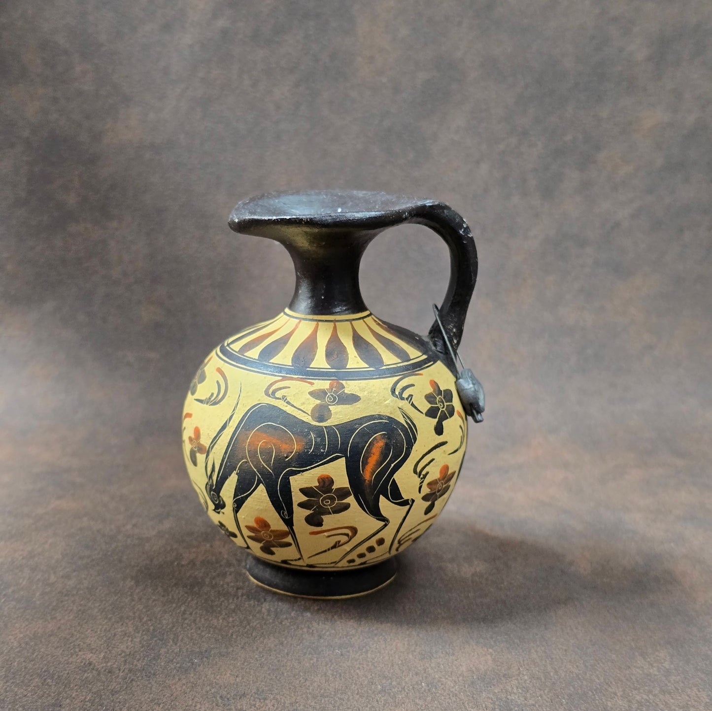 Griechische Replik-Keramikvase, ca. 2000er Jahre, 10 cm hoch, bemalt im Stil antiker Vorbilder, dekorativ als Sammlerstück oder Tischdeko.