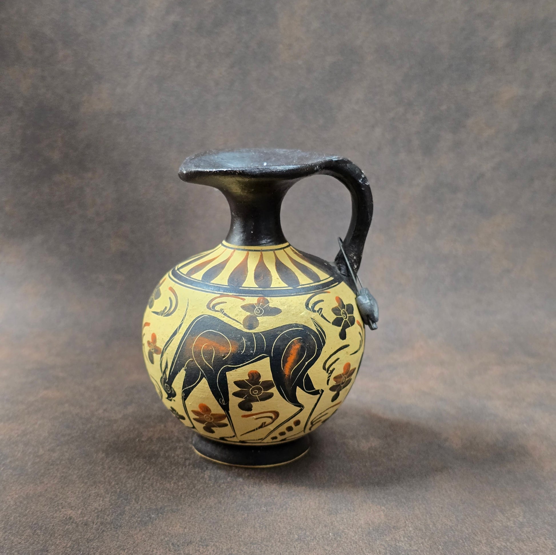 Griechische Replik-Keramikvase, ca. 2000er Jahre, 10 cm hoch, bemalt im Stil antiker Vorbilder, dekorativ als Sammlerstück oder Tischdeko.