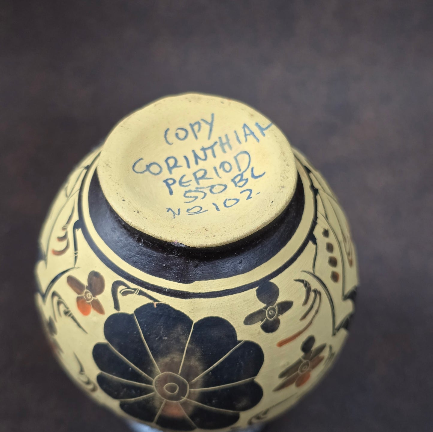 Griechische Replik-Keramikvase, ca. 2000er Jahre, 10 cm hoch, bemalt im Stil antiker Vorbilder, dekorativ als Sammlerstück oder Tischdeko.