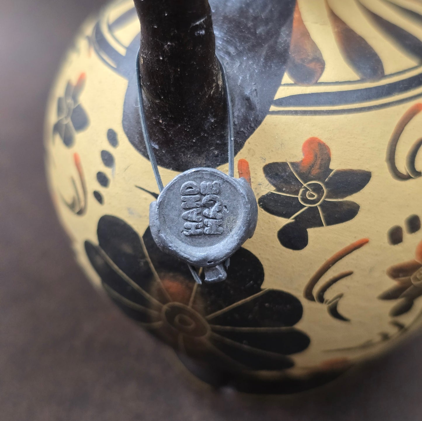 Griechische Replik-Keramikvase, ca. 2000er Jahre, 10 cm hoch, bemalt im Stil antiker Vorbilder, dekorativ als Sammlerstück oder Tischdeko.
