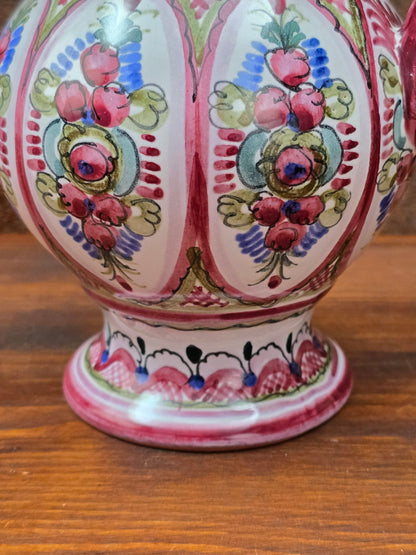 Handbemalter Vintage Keramikkrug mit Zinndeckel von Keck Keramik Bayern, Studio-Handwerkskrug der späten 1980er Jahre in traditioneller Volkskunstbemalung.