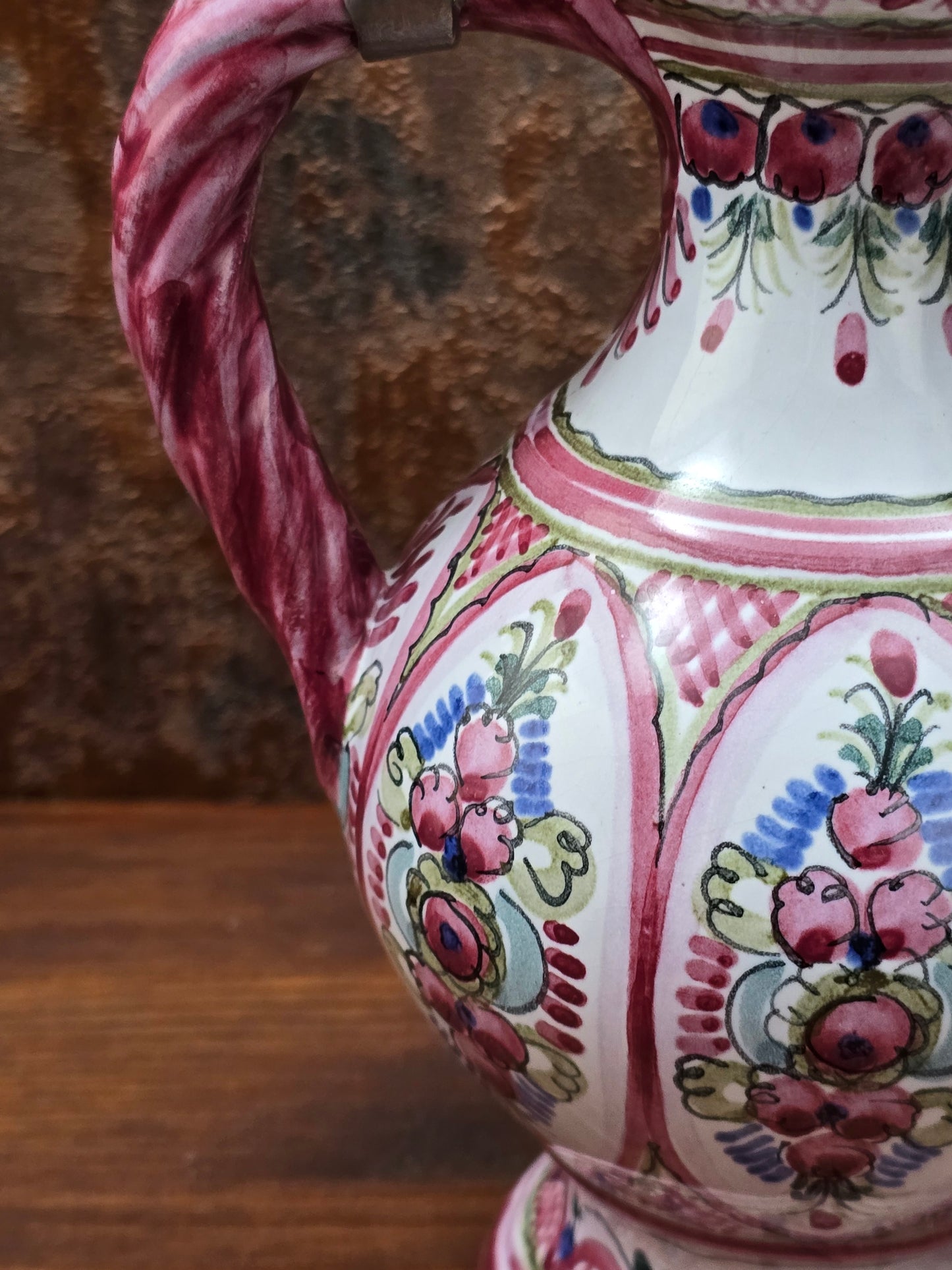 Handbemalter Vintage Keramikkrug mit Zinndeckel von Keck Keramik Bayern, Studio-Handwerkskrug der späten 1980er Jahre in traditioneller Volkskunstbemalung.