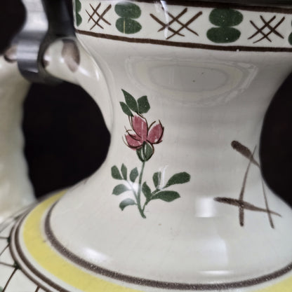 Handbemalter Vintage-Weinkrug aus Keramik mit buntem Blumendekor und Zinndeckel, Ulmer Keramik, 1950–1970.