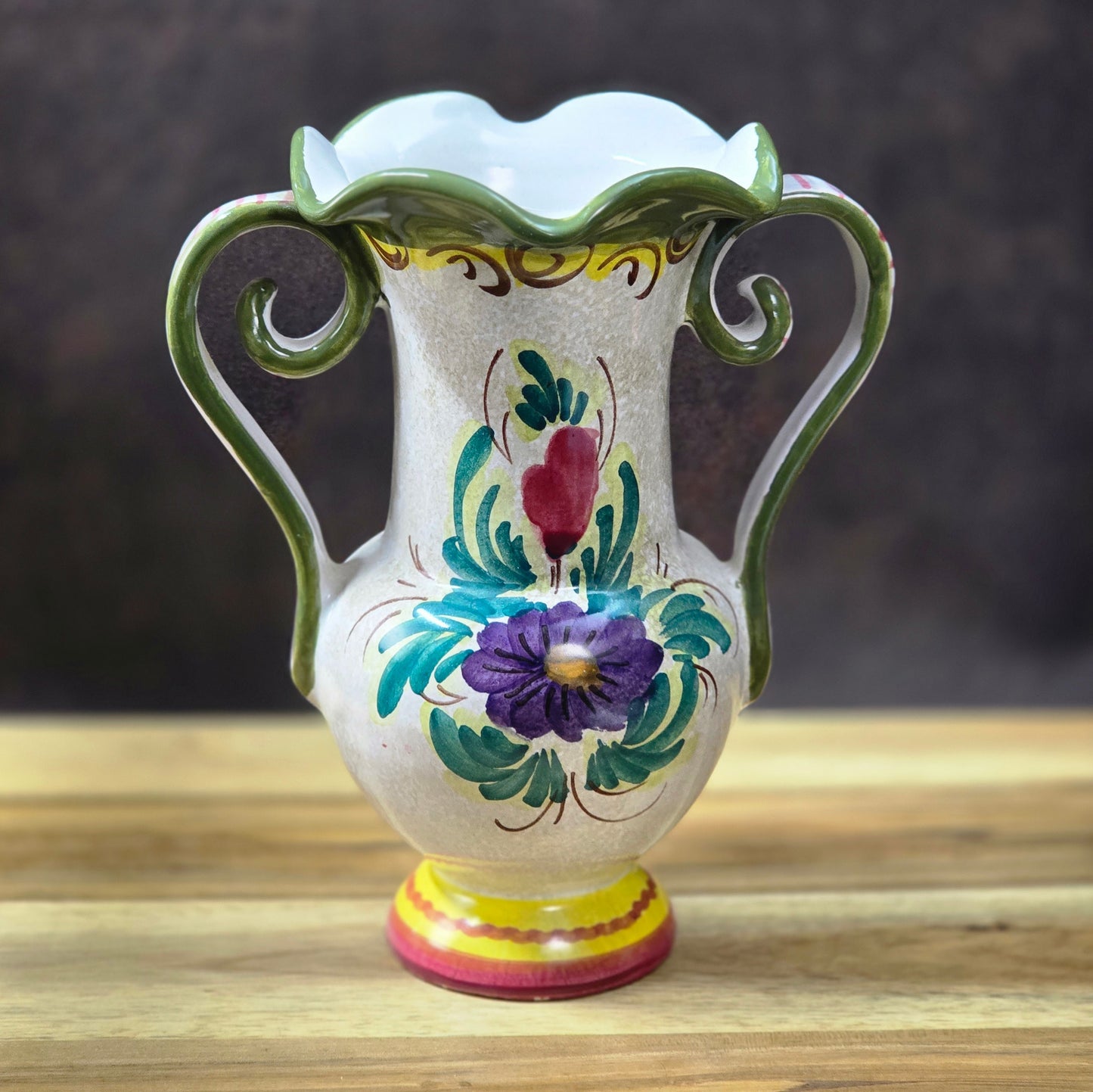 Italienische Amphoren-Vase, handbemalt, Mid-Century 1950er/1960er, florale Keramik mit Craquelé-Glasur.