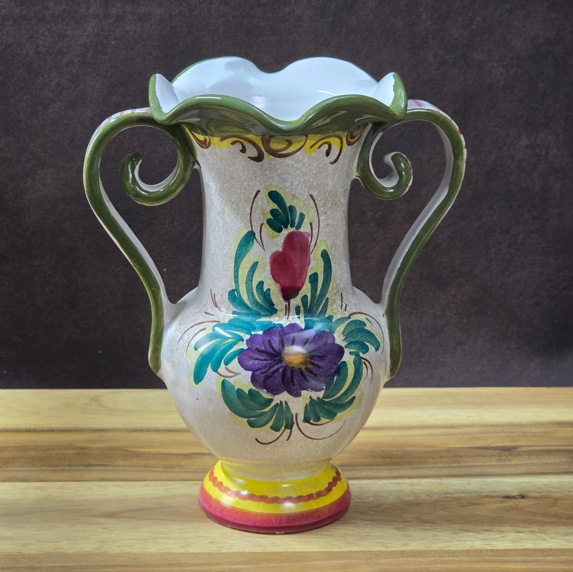 Italienische Amphoren-Vase, handbemalt, Mid-Century 1950er/1960er, florale Keramik mit Craquelé-Glasur.