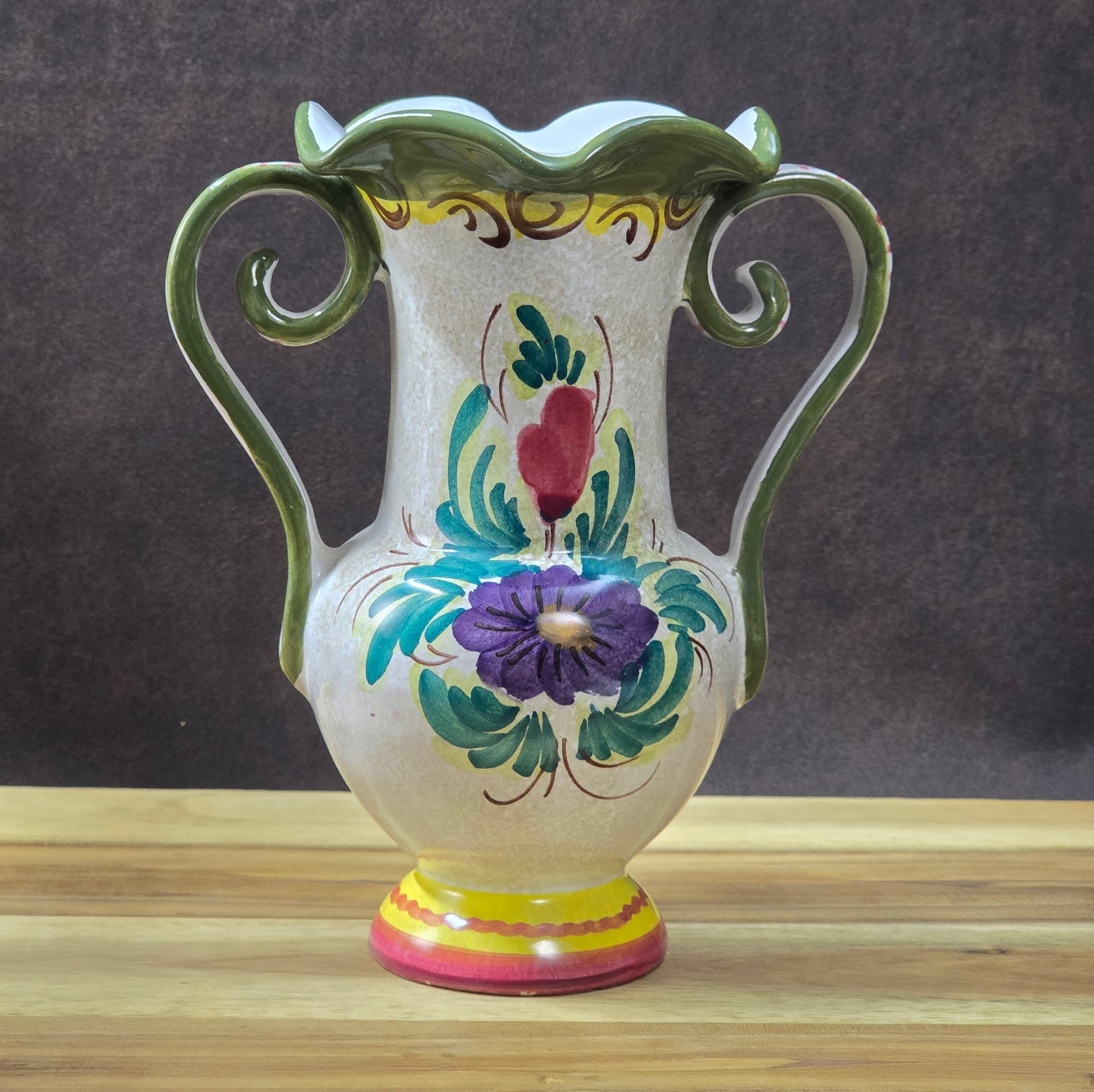 Italienische Amphoren-Vase, handbemalt, Mid-Century 1950er/1960er, florale Keramik mit Craquelé-Glasur.