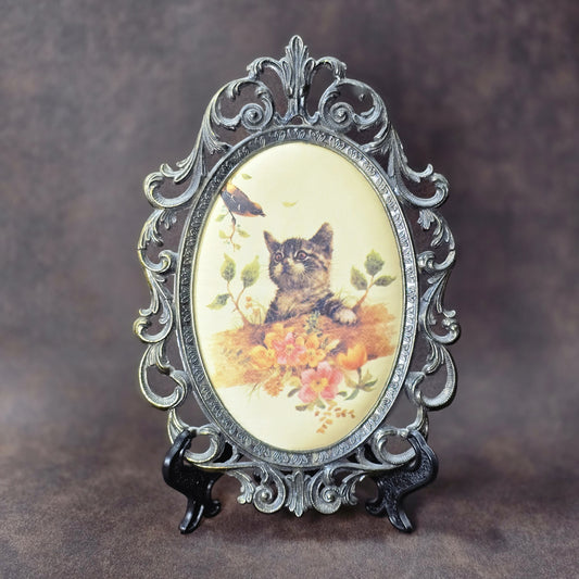 Italienisches Vintage-Bild mit Katze und Vogel im Shabby-Chic-Metallrahmen, romantische Wanddeko 1960er.