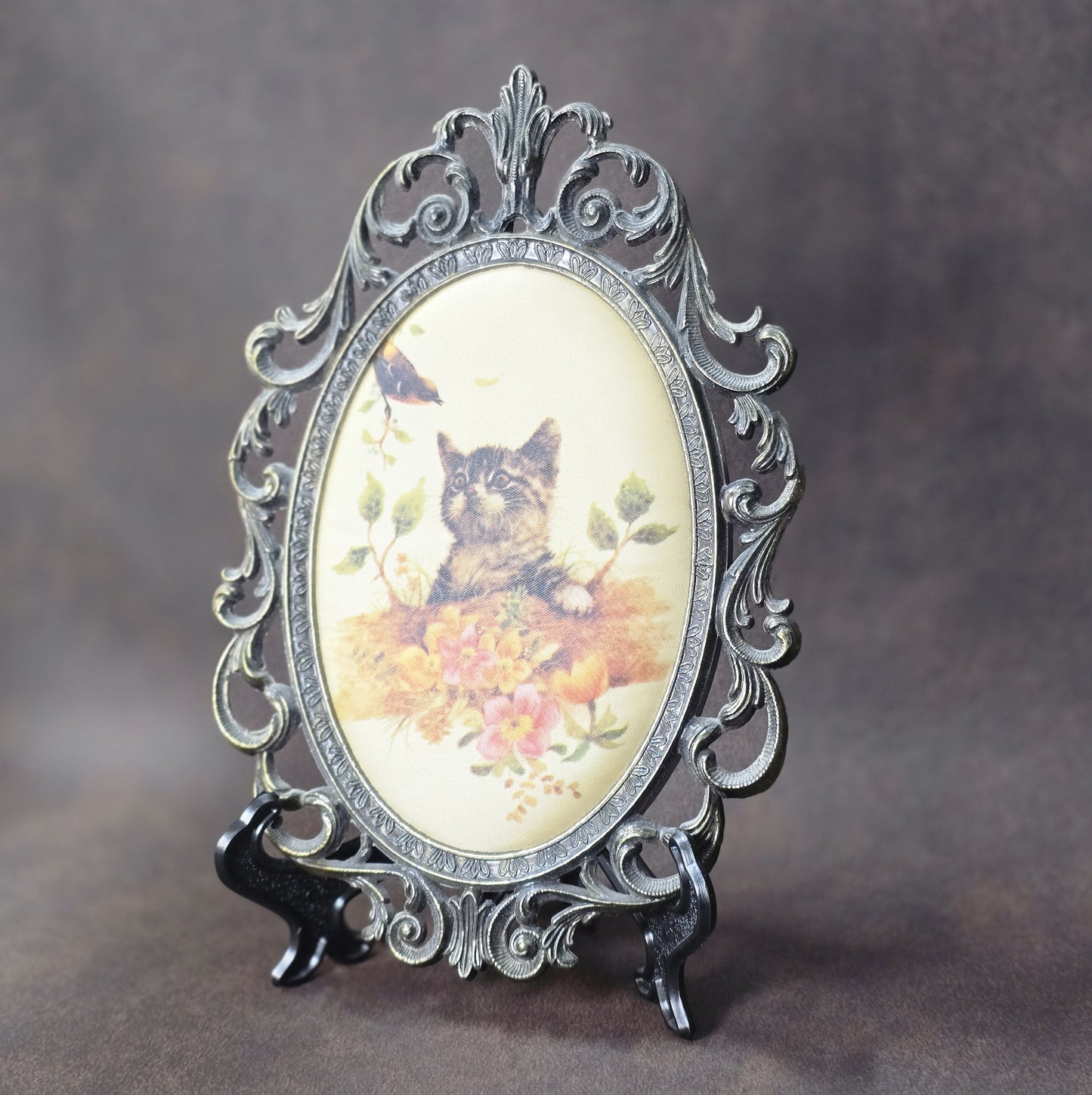 Italienisches Vintage-Bild mit Katze und Vogel im Shabby-Chic-Metallrahmen, romantische Wanddeko 1960er.