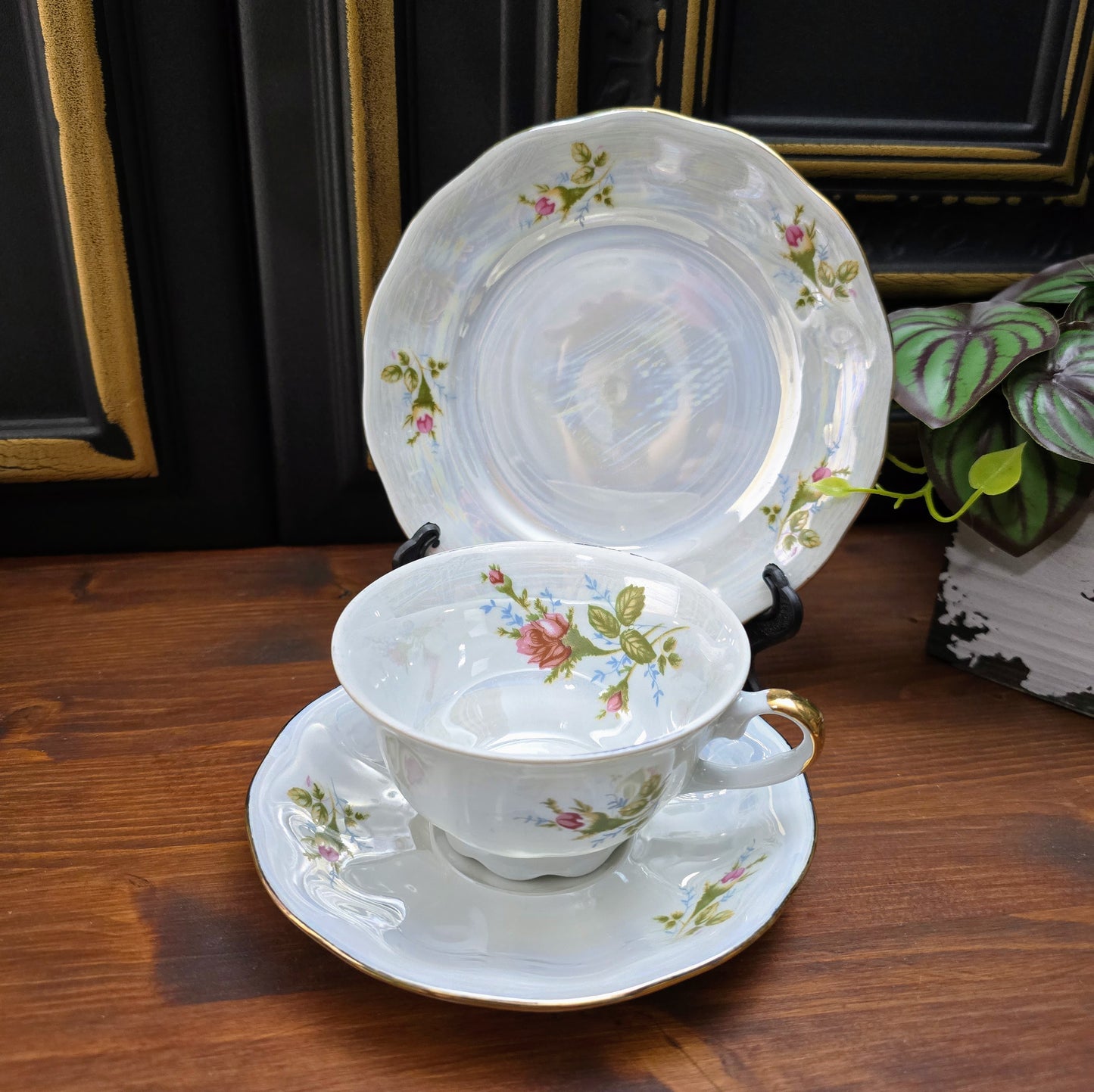 Jarolina Vintage Sammelgedeck (1970er): Lusterware mit Rosen & Golddekor – Tasse, Untertasse, Teller – stilvoll & romantisch!