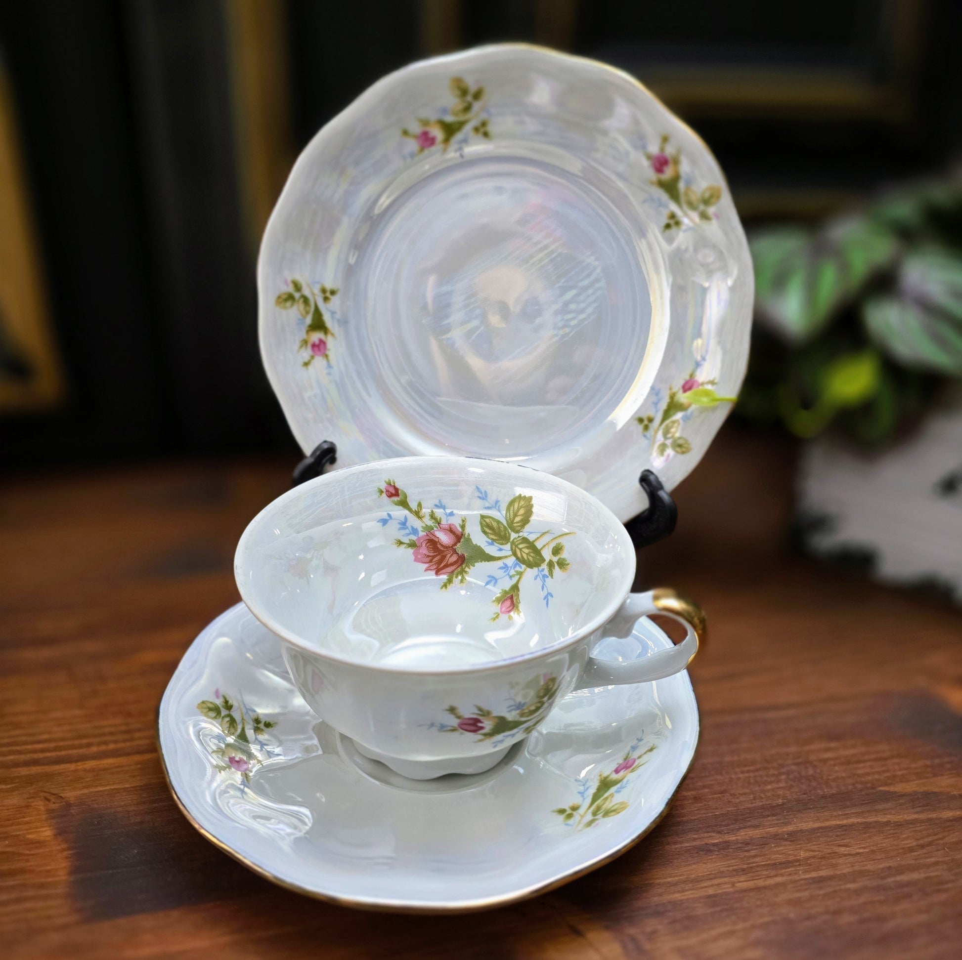 Jarolina Vintage Sammelgedeck (1970er): Lusterware mit Rosen & Golddekor – Tasse, Untertasse, Teller – stilvoll & romantisch!