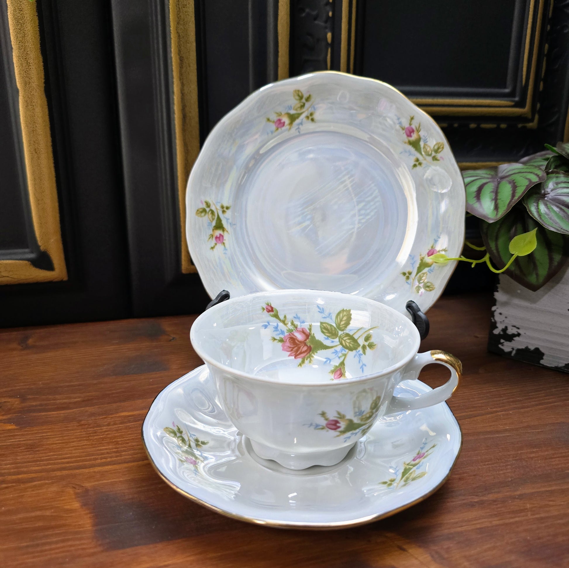 Jarolina Vintage Sammelgedeck (1970er): Lusterware mit Rosen & Golddekor – Tasse, Untertasse, Teller – stilvoll & romantisch!
