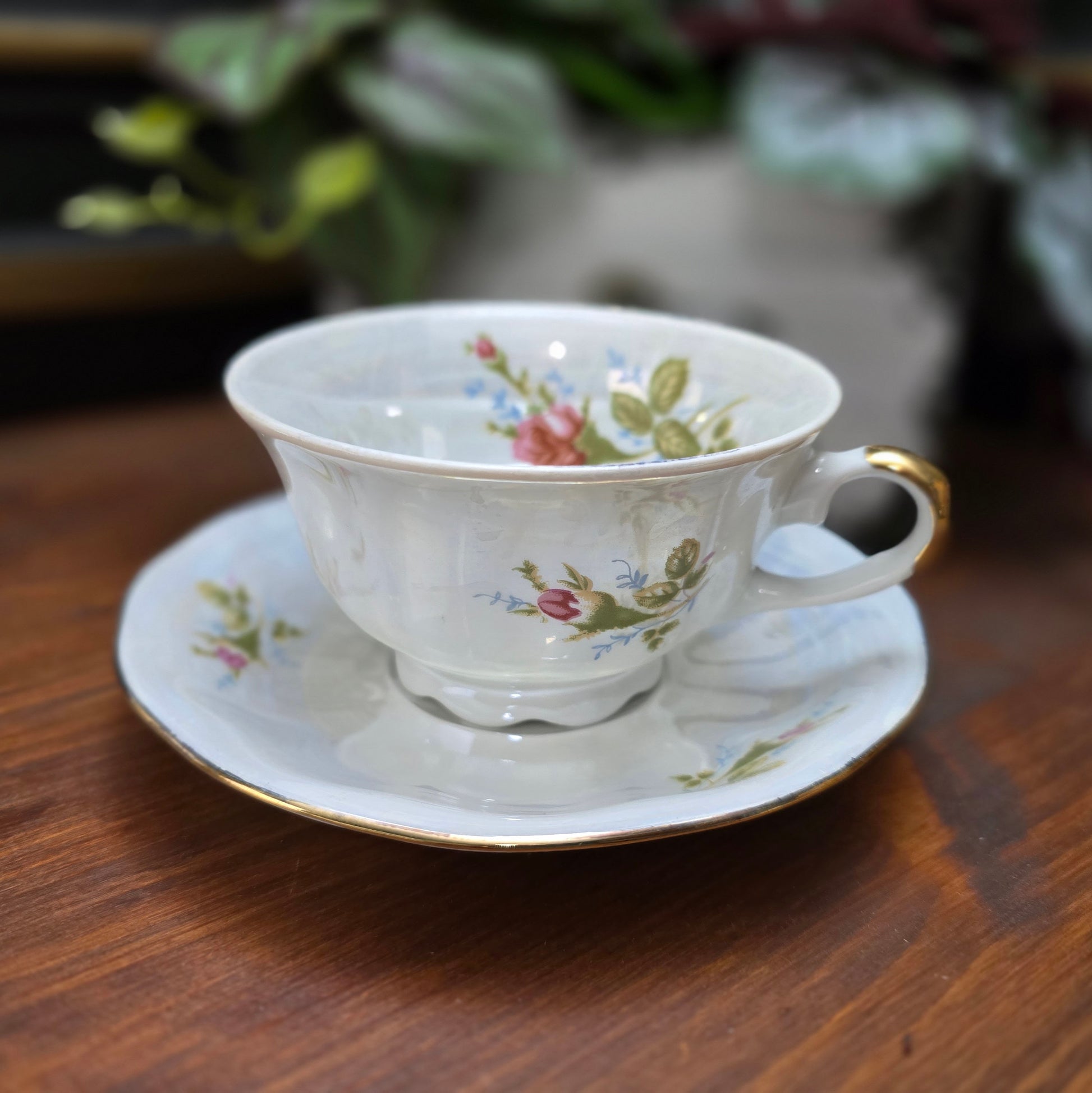 Jarolina Vintage Sammelgedeck (1970er): Lusterware mit Rosen & Golddekor – Tasse, Untertasse, Teller – stilvoll & romantisch!