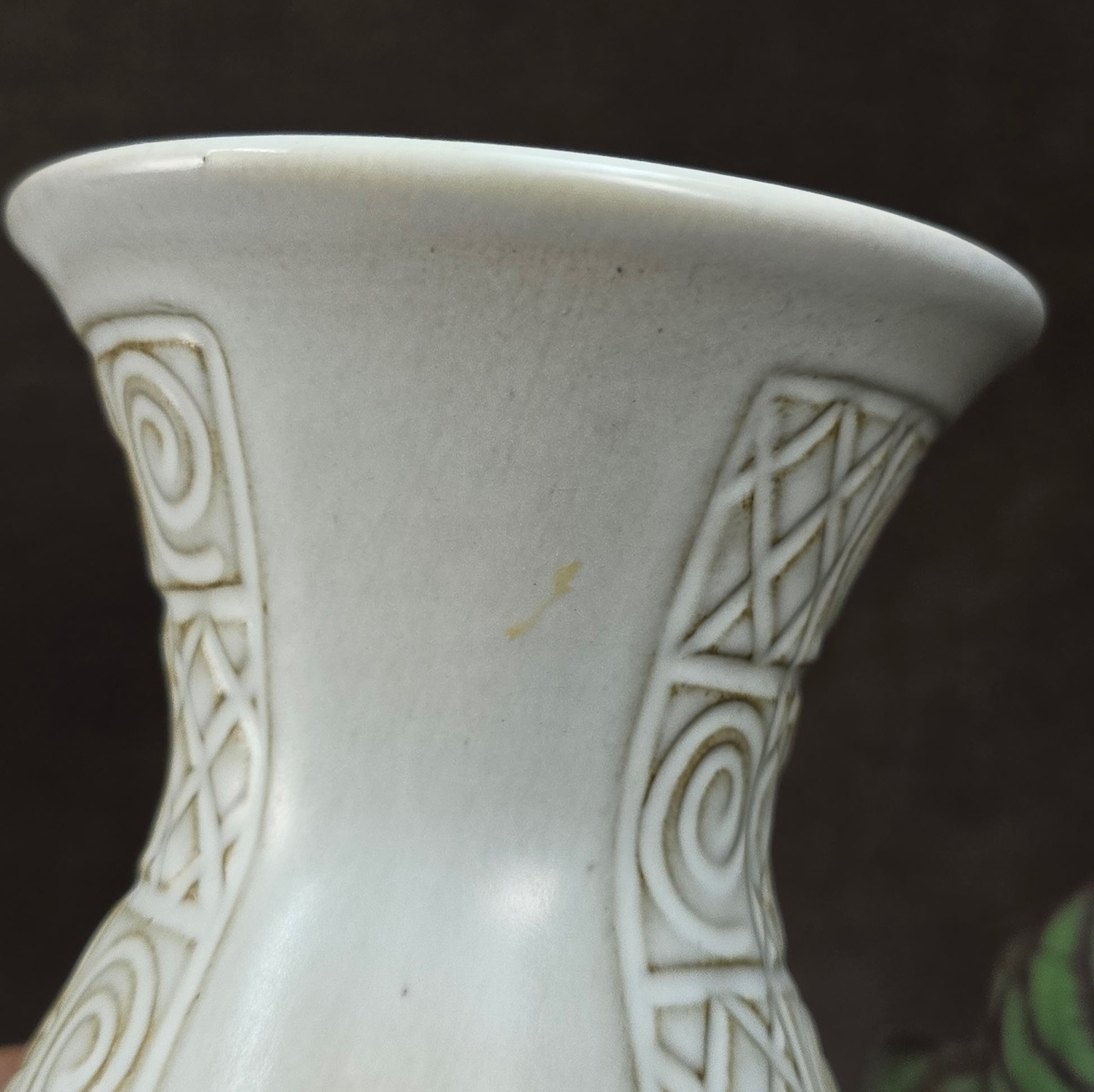 Jasba Keramik Vase 581/20 – cremeweiß mit geometrischem Relief – stilvolle Vintage Deko im Art Deco Look – robust & dekorativ für deine Wohnung oder Sammlung.