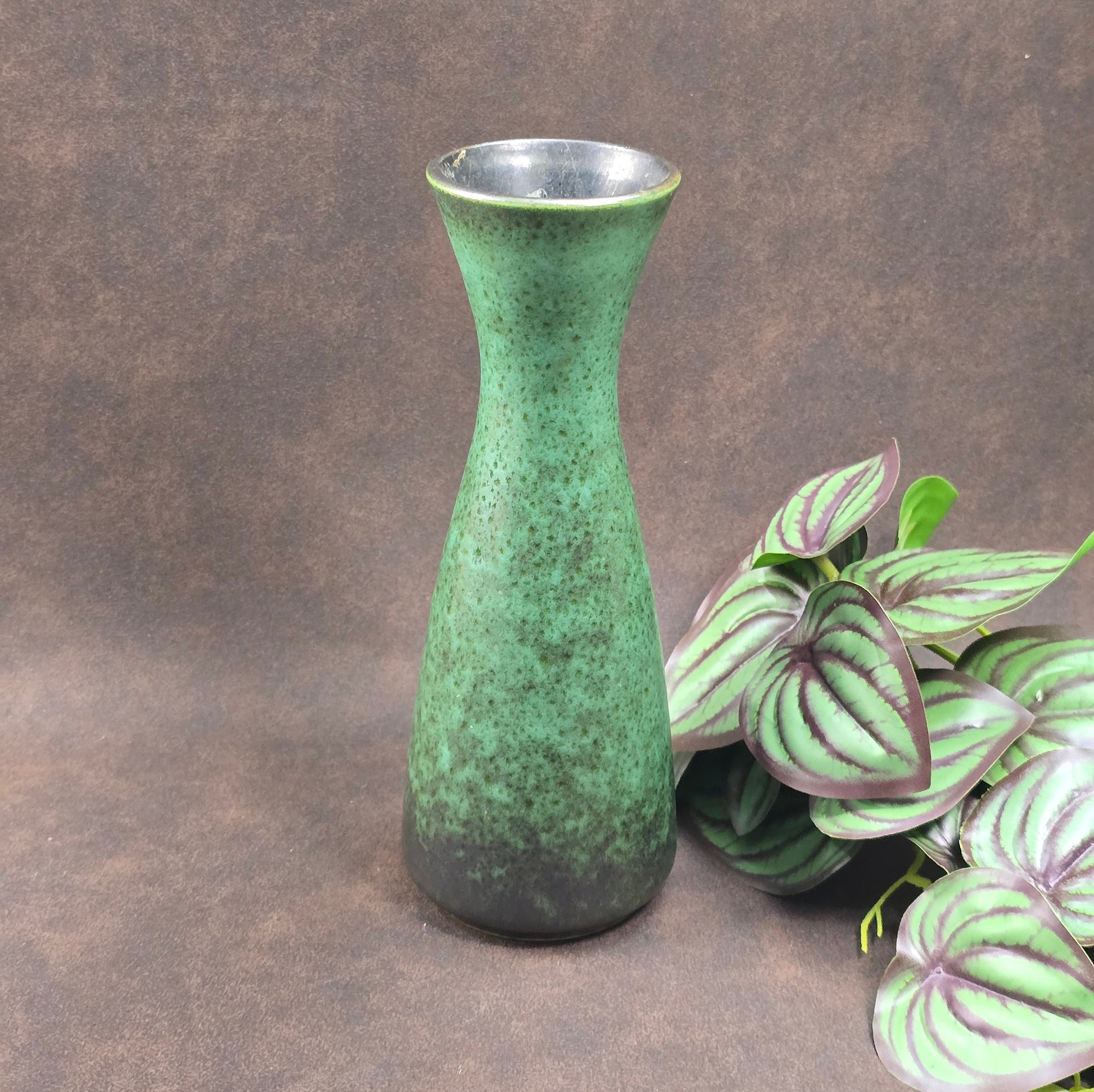 Jasba Vintage-Keramikvase 102/20 – 1970er, smaragdgrün mit dunklem Verlauf, matt & glänzend. Sammlerobjekt in sehr gutem Zustand. Made in Germany.