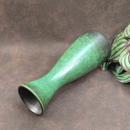 Jasba Vintage-Keramikvase 102/20 – 1970er, smaragdgrün mit dunklem Verlauf, matt & glänzend. Sammlerobjekt in sehr gutem Zustand. Made in Germany.