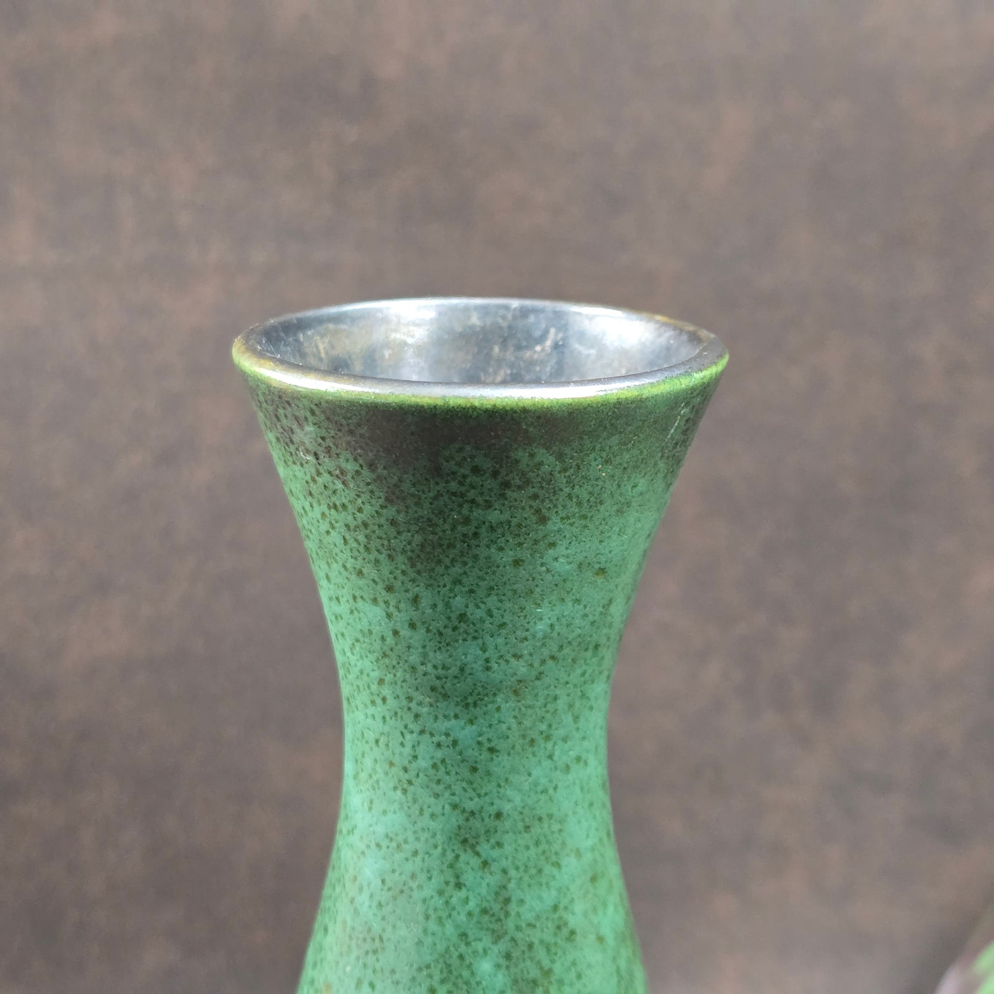 Jasba Vintage-Keramikvase 102/20 – 1970er, smaragdgrün mit dunklem Verlauf, matt & glänzend. Sammlerobjekt in sehr gutem Zustand. Made in Germany.
