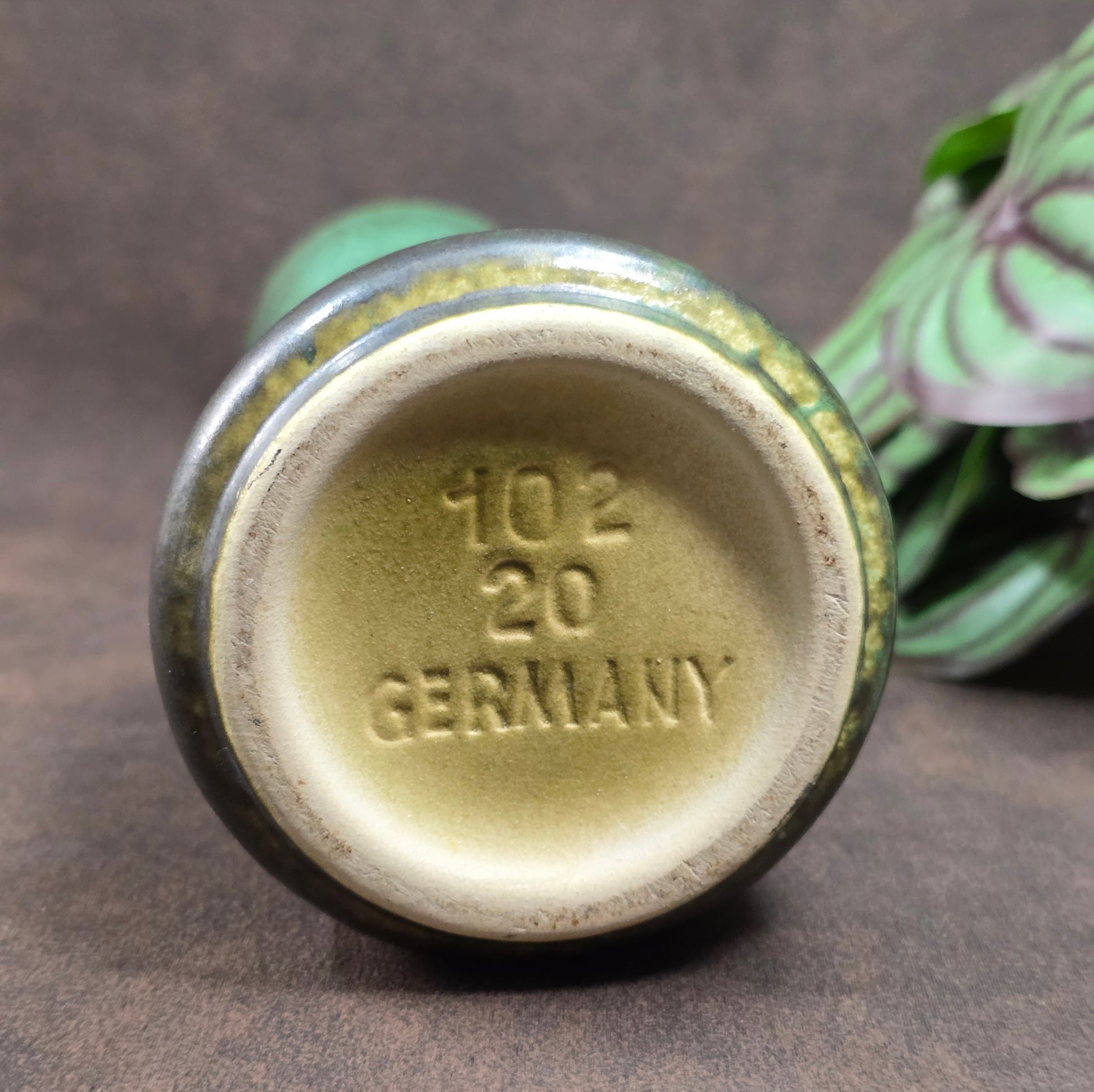 Jasba Vintage-Keramikvase 102/20 – 1970er, smaragdgrün mit dunklem Verlauf, matt & glänzend. Sammlerobjekt in sehr gutem Zustand. Made in Germany.