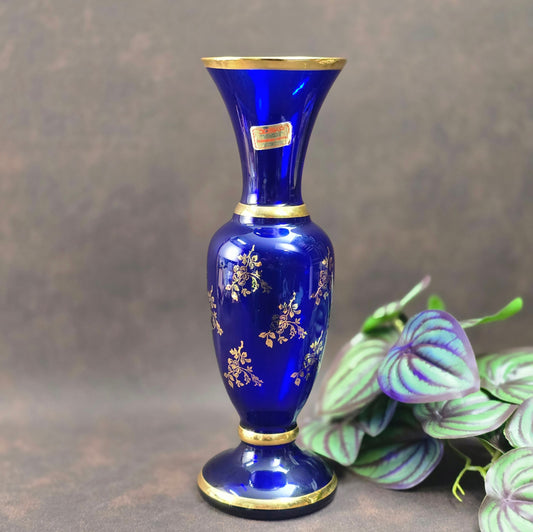 Original Vintage Kristallvase von Joska, 1970er Jahre. Kobaltblaues Glas mit filigranem Golddekor im Art Deco Stil. Ein stilvolles Sammlerstück für deine Vintage Wohnung.

