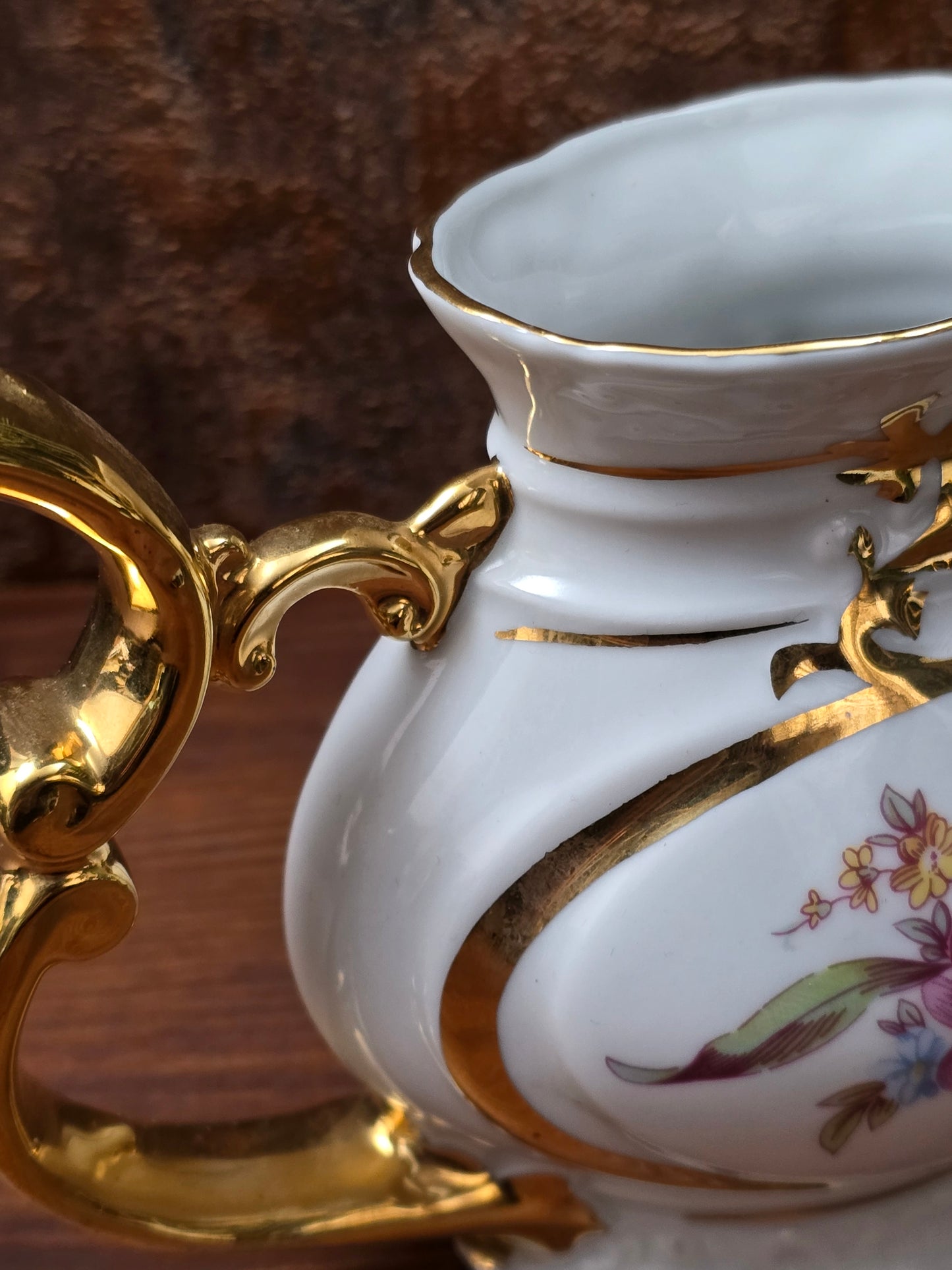 Karlsbad Trinkbecher aus Porzellan mit reichem Golddekor, tschechoslowakische Bädertasse der 1970er Jahre, Exportmarke JOME.