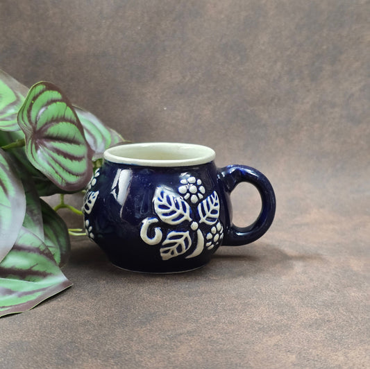 Authentische Vintage-Tasse aus deutschem Steinzeug, ca. 1960–70. Rustikal & dekorativ – ideal für Sammler oder nostalgische Küchendeko.