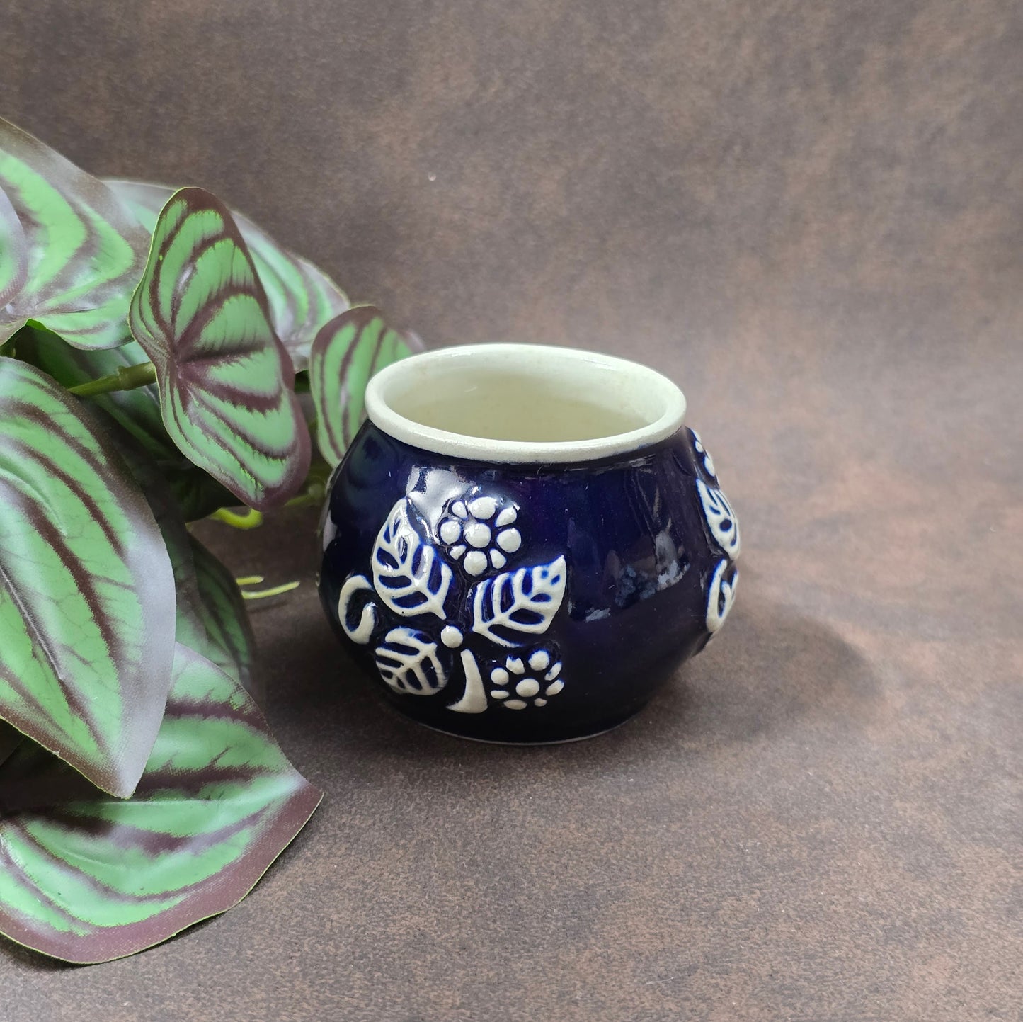 Authentische Vintage-Tasse aus deutschem Steinzeug, ca. 1960–70. Rustikal & dekorativ – ideal für Sammler oder nostalgische Küchendeko.