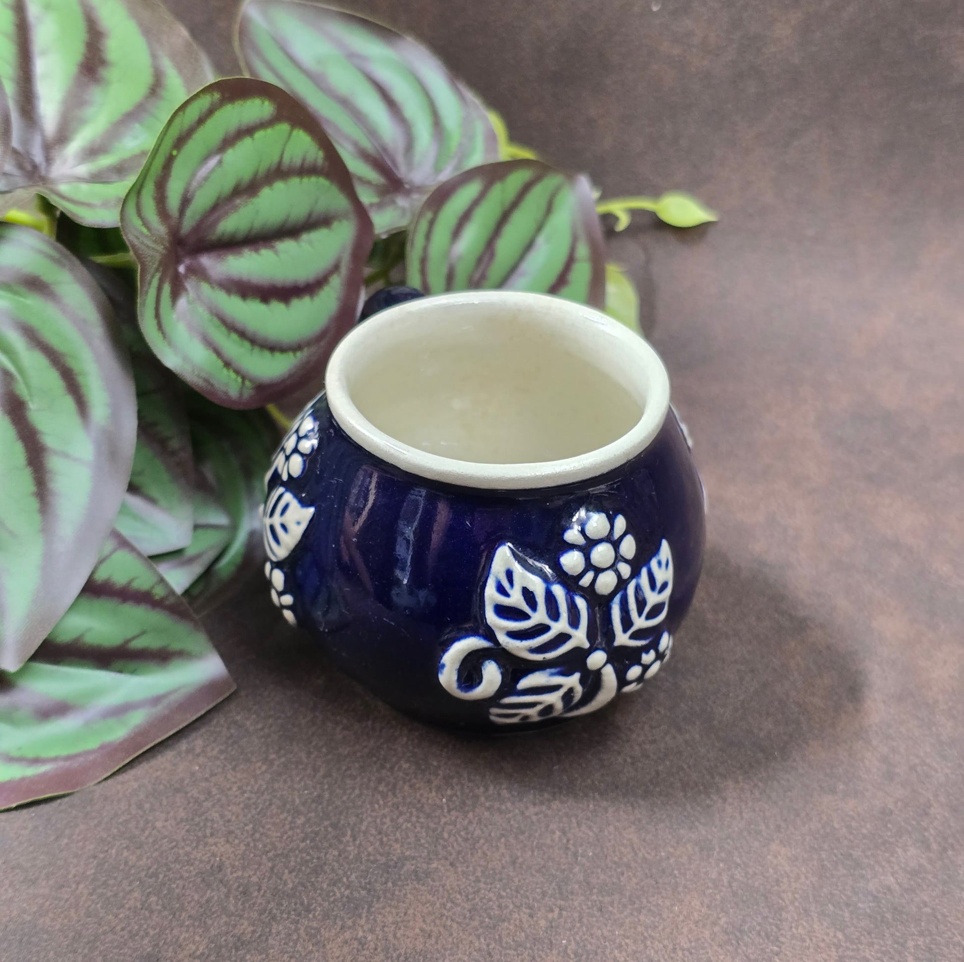 Authentische Vintage-Tasse aus deutschem Steinzeug, ca. 1960–70. Rustikal & dekorativ – ideal für Sammler oder nostalgische Küchendeko.