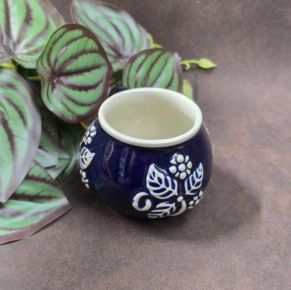 Authentische Vintage-Tasse aus deutschem Steinzeug, ca. 1960–70. Rustikal & dekorativ – ideal für Sammler oder nostalgische Küchendeko.