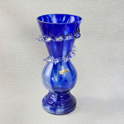 Handgeblasene kobaltblaue Vintage-Vase mit klarem Rigaree-Ring aus den 1970ern, polnisches Art-Glass, ca. 26 cm hoch, Mid-Century-Stil.