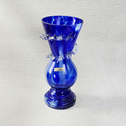 Handgeblasene kobaltblaue Vintage-Vase mit klarem Rigaree-Ring aus den 1970ern, polnisches Art-Glass, ca. 26 cm hoch, Mid-Century-Stil.