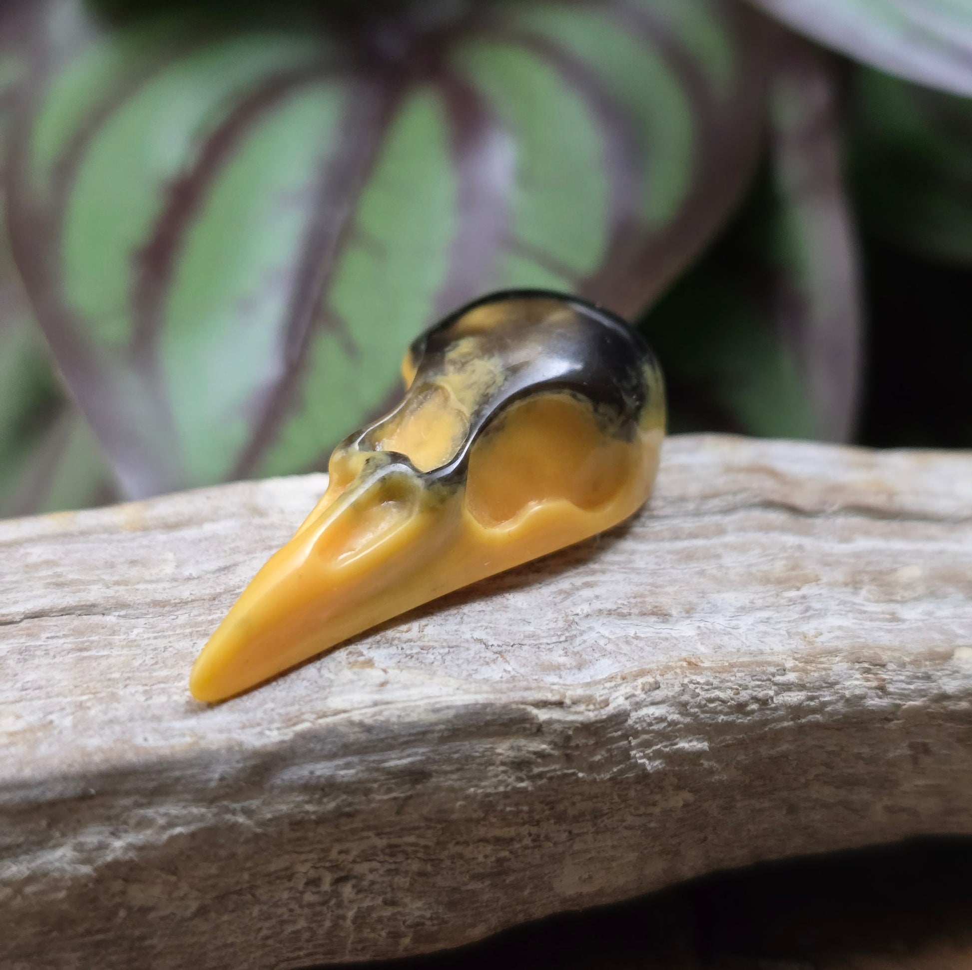 Gothic-Schmuck, Fantasy-Designs, Cosplay, Boho-Stil oder magisch inspirierte Accessoires. Ob als Statement-Piece oder kleines Detail – dieser Anhänger zieht Blicke an.