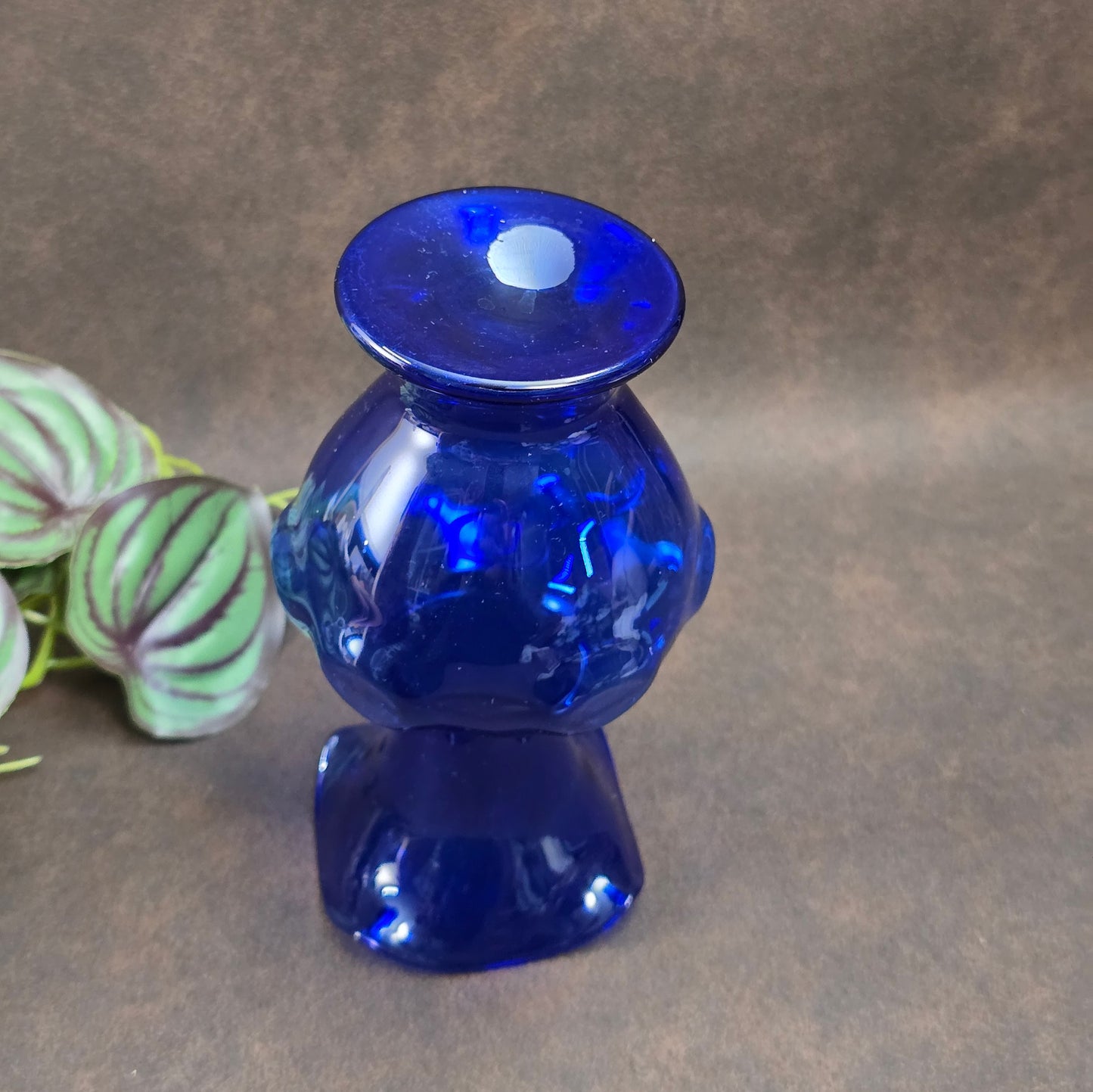 Kobaltblaue Lauscha Glasvase, 14 cm hoch, handgefertigt in den 1970er-Jahren, dekorative Vintage Blumenvase.