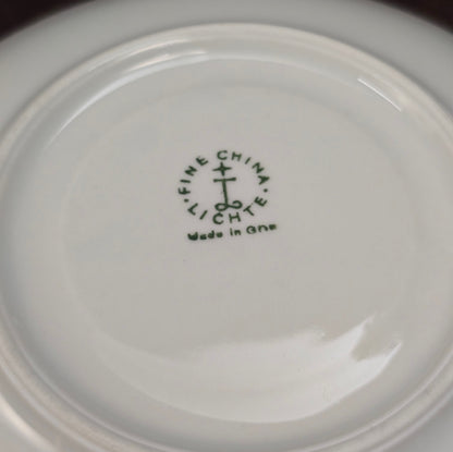 Vintage-Gedeck mit burgunderfarbenem Blumendekor von Lichte Porzellan – 1950er DDR-Design trifft Mid-Century-Folk-Stil. Sammlerqualität!