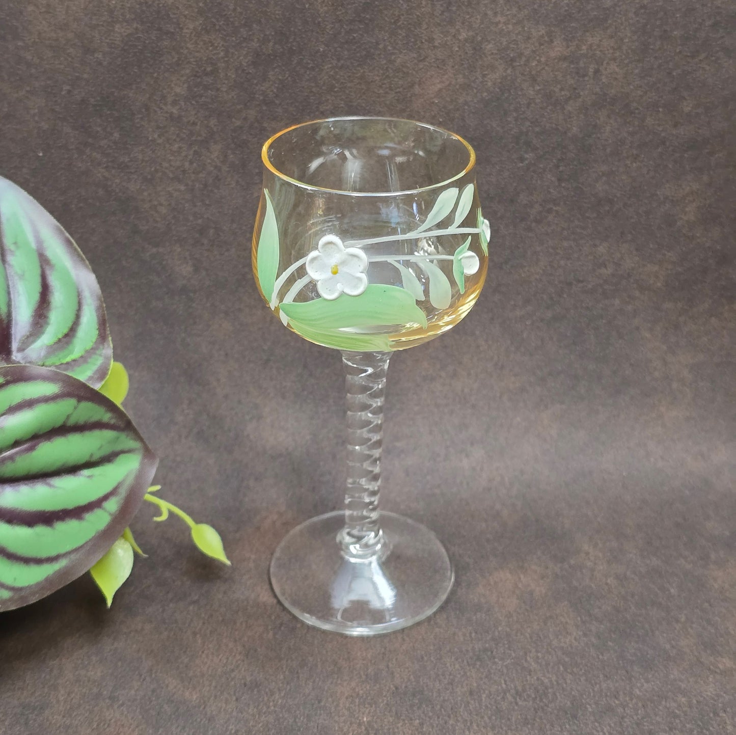 Exklusives Likörset mit Karaffe & 6 mundgeblasenen Gläsern aus Böhmen, 1950er/60er. Jedes Glas ein Unikat – perfekt für Sammler:innen & Vintageliebhaber:innen!