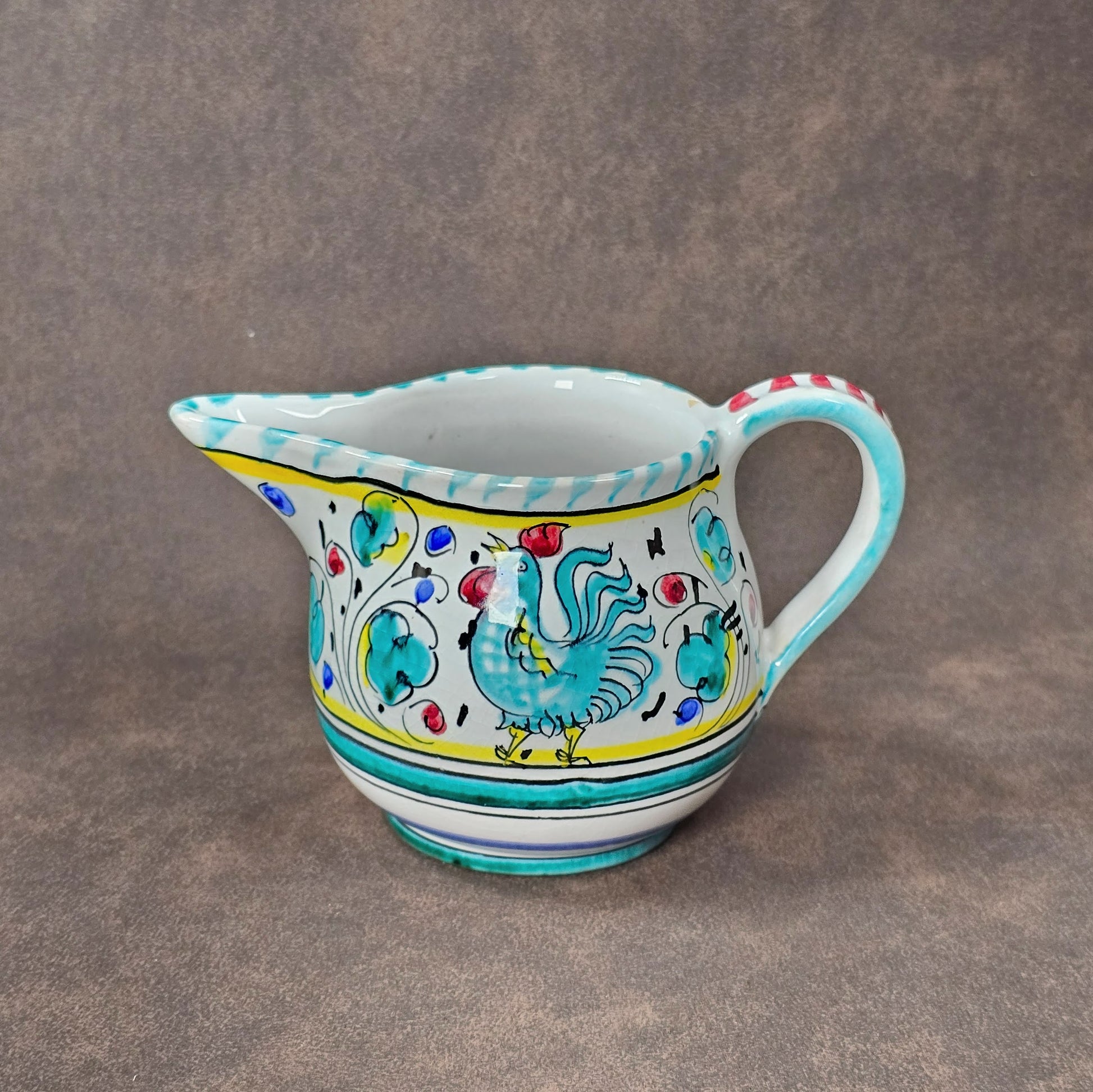 Italienisches Majolika-Milchkännchen aus Deruta, handbemalt mit Hahn- und Blumendekor, ca. 8 cm hoch, Vintage-Keramik, 213 g.