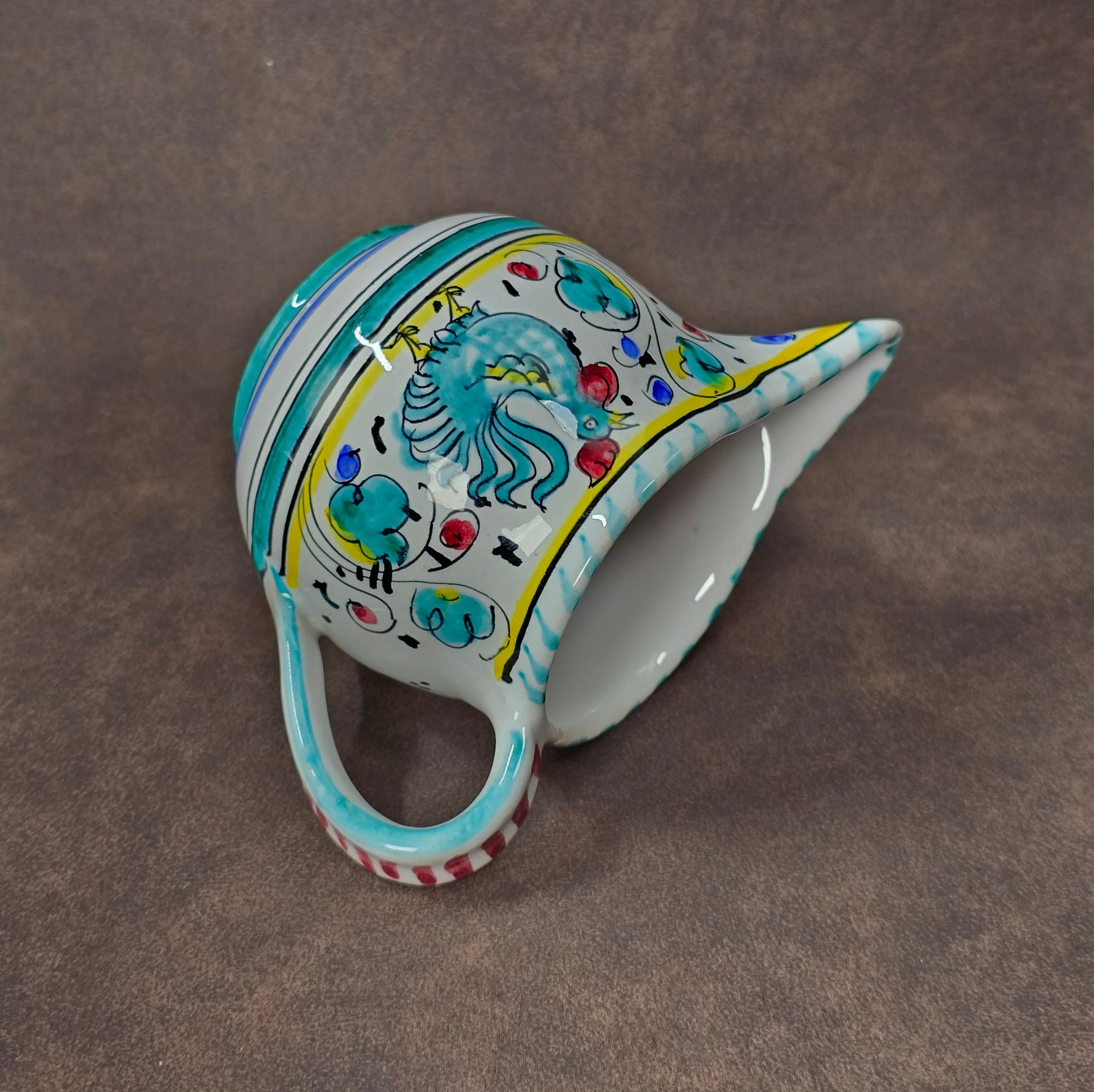 Italienisches Majolika-Milchkännchen aus Deruta, handbemalt mit Hahn- und Blumendekor, ca. 8 cm hoch, Vintage-Keramik, 213 g.