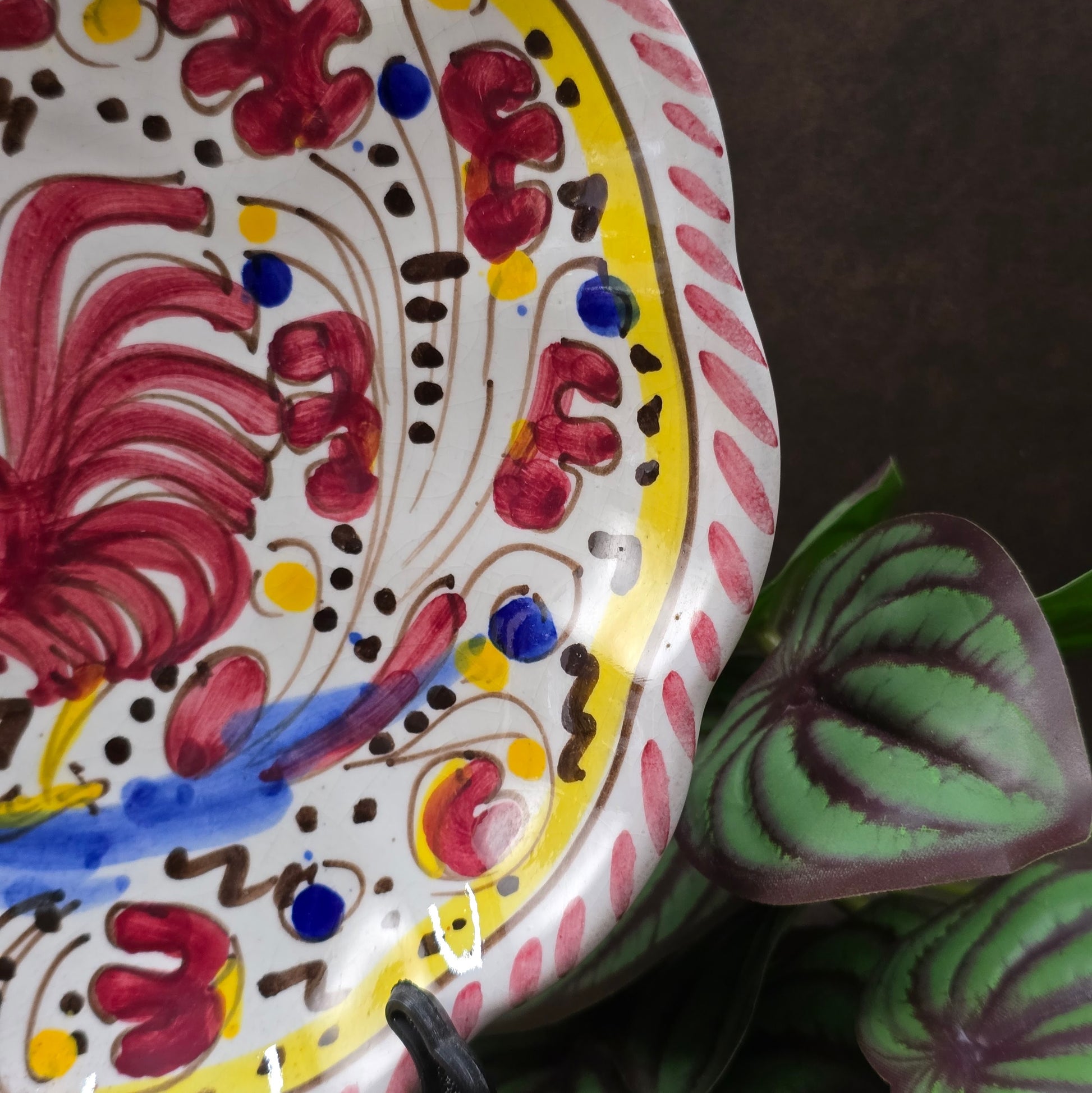 Italienischer Vintage-Wandteller mit rotem Hahn aus Deruta – Handbemalt & in sehr gutem Zustand – mediterranes Flair für dein Zuhause oder als Geschenk!